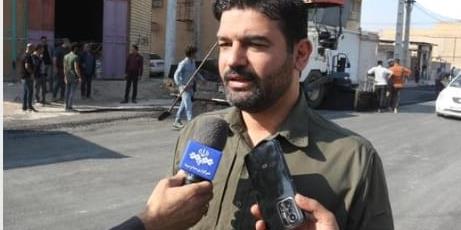 بازدید شهردار از عملیات آسفالت ۲۰ متری سده و بهمن ٣٧